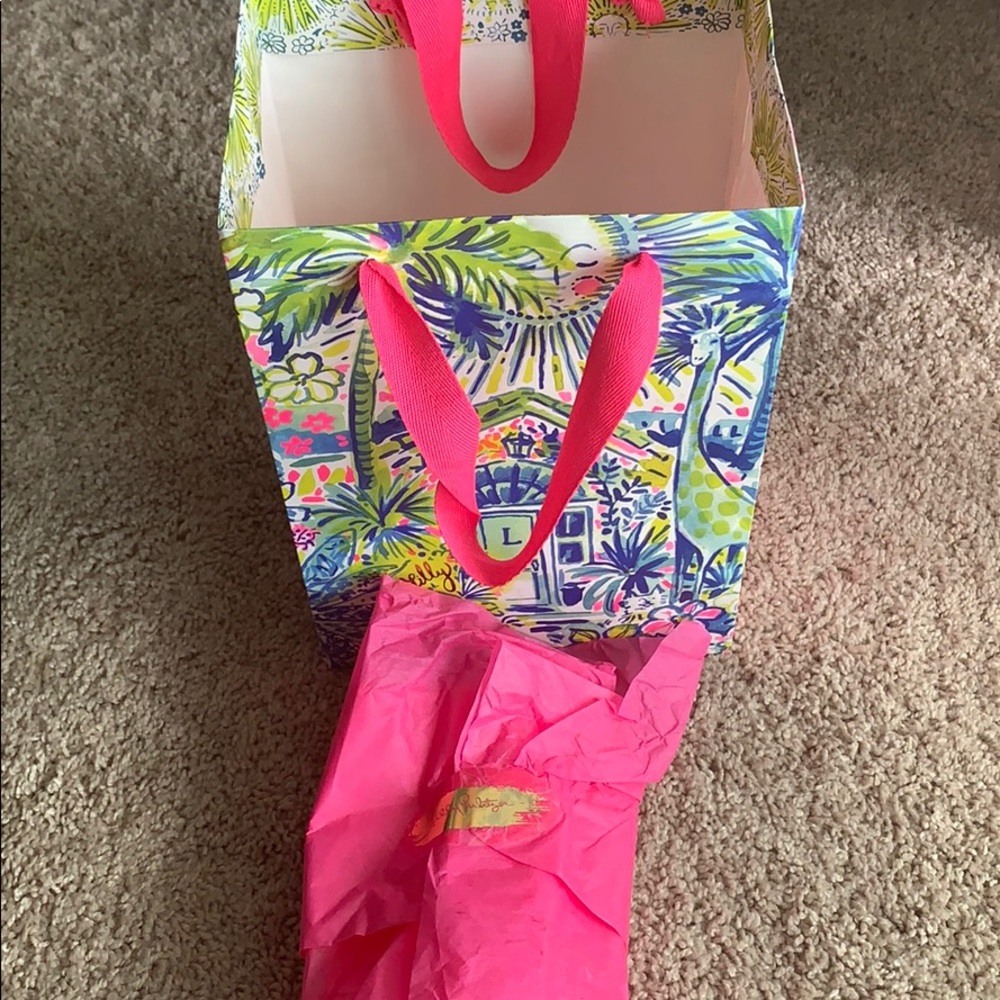 Lilly paper bag w tissue